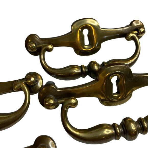 1970s Set of 4 Drawer Pulls 4.25" with 5" Plate Keeler Brass - Picture 5 of 12